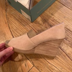 TOMS Michelle Wedge Size 8, NEVER WORN, brand new